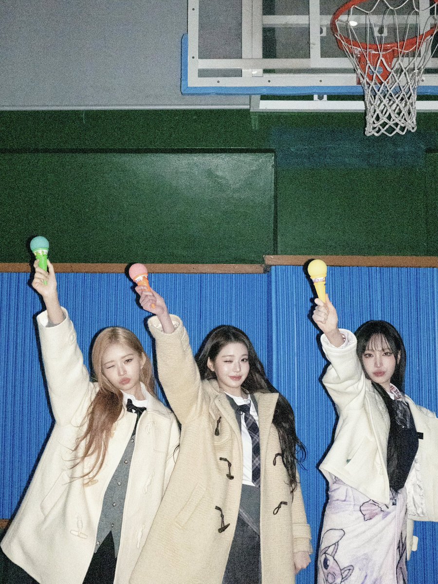 공주님 두 명과 깍두기 김지왼