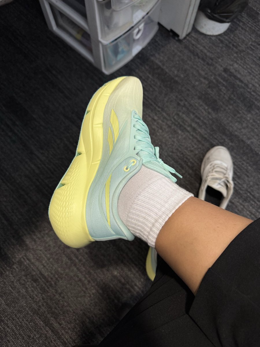 ซื้อรองเท้าวิ่งใหม่แบบเห็นแล้วรักเลย 
นุชเท่านั้นที่จะเข้าใจ 🤭
#เป๊กผลิตโชค #PeckPalitchoke