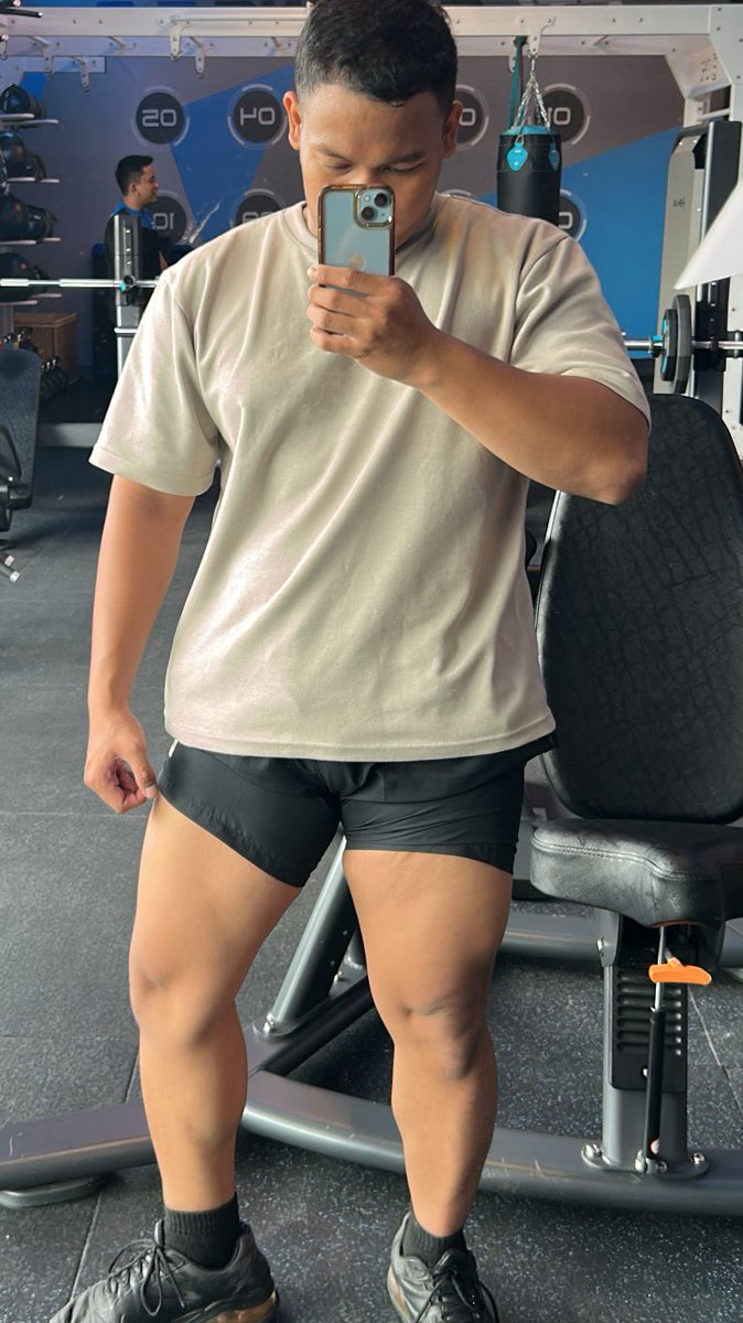 maugantengplis's tweet photo. love leg die ❤️🦵🏼 https://t.co/JryEVZtInq