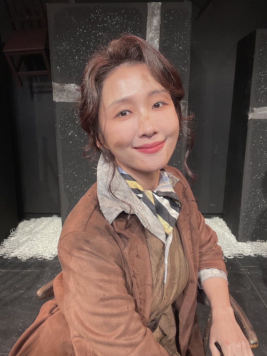 [#이정화]

정화배우의 연극 <정의의사람들> 마지막 공연이 끝났습니다🎁
그동안 함께해 주신 관객분들께 진심으로 감사드립니다🙏🙏
⠀
#더블케이엔터테인먼트 #더블케이아티스트 #배우이정화 #연극 #정의의사람들 #감사합니다❤️❤️