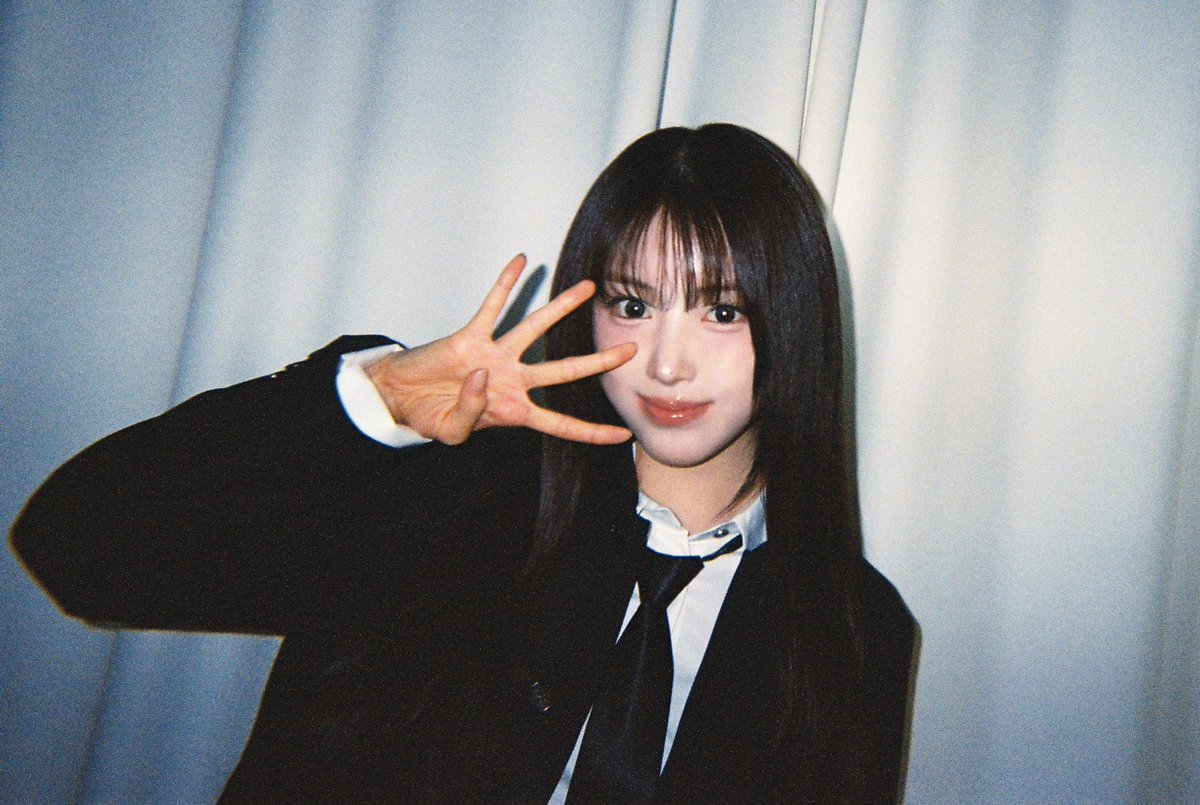 jiwooszone's tweet photo. 260222 #지우 4th anniversary photo dump ⋆˚࿔ https://t.co/ozndLHNfRH