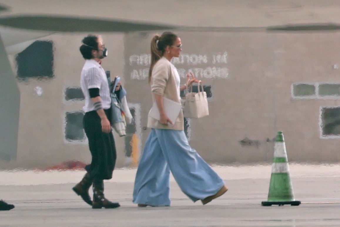JLo Gallery tweet media