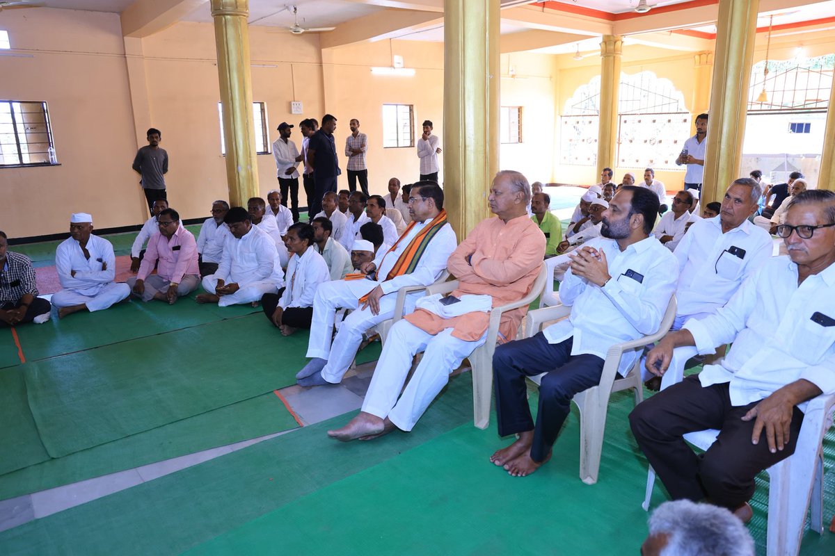 AbhiPawarBJP's tweet photo. आज माळकोंडजी गावात सहकारी व ग्रामस्थांसह मन की बात कार्यक्रमात सहभागी होत देशाचे लोकप्रिय @PMOIndia मा श्री @narendramodi जी यांचे मार्गदर्शन प्राप्त केले. क्रीडा, आरोग्य व तंत्रज्ञान क्षेत्रांशी निगडित त्यांचे आजचे सखोल मार्गदर्शन प्रेरणादायी ठरले. #मनकीबात #MannKiBaat https://t.co/EJCnVd1BNM