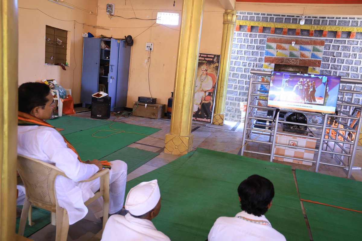 AbhiPawarBJP's tweet photo. आज माळकोंडजी गावात सहकारी व ग्रामस्थांसह मन की बात कार्यक्रमात सहभागी होत देशाचे लोकप्रिय @PMOIndia मा श्री @narendramodi जी यांचे मार्गदर्शन प्राप्त केले. क्रीडा, आरोग्य व तंत्रज्ञान क्षेत्रांशी निगडित त्यांचे आजचे सखोल मार्गदर्शन प्रेरणादायी ठरले. #मनकीबात #MannKiBaat https://t.co/EJCnVd1BNM