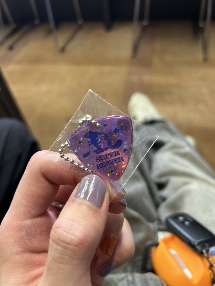urashima_no_'s tweet photo. 今日はライブ参加しないけど、せっかくだしと思ってくじ引いたら人生初のB賞頂きました😳😳😳😳
また会えるまで頑張るぞー！！！ https://t.co/EXzLeBBHEA