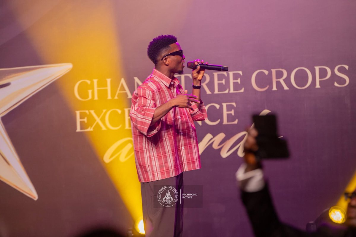 amihere_nana's tweet photo. Kofi Kinaata at the Ghana Tree Crops dinner and awards night.

#EricuzUpdates https://t.co/UtzCK8nD94