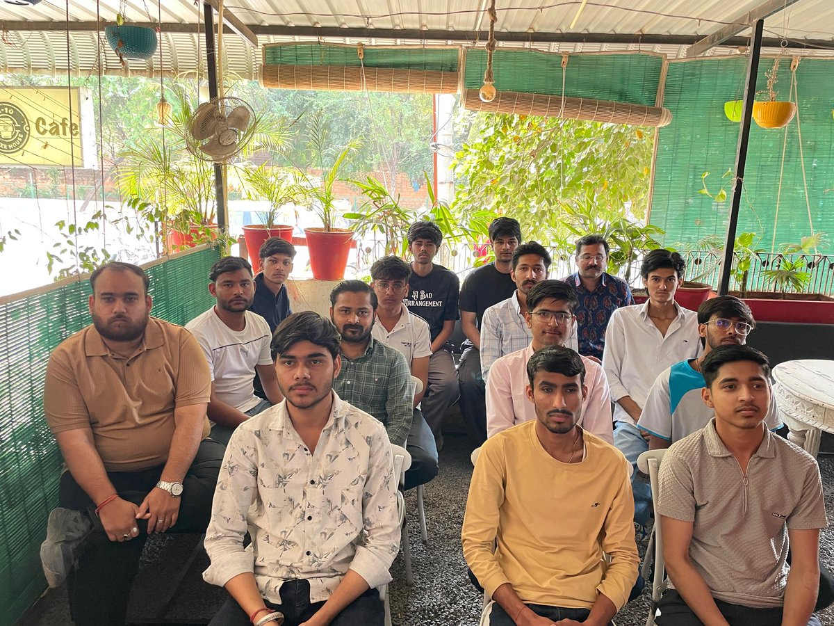 Urmit_Sharma_'s tweet photo. BJYM प्रदेश अध्यक्ष @ShankarGora एवं BJP जोधपुर जिलाध्यक्ष श्री @bjp_Rajendra74 के निर्देशानुसार रातानाडा स्थित A-10 Cafe पर Gen Z साथियों संग ‘मन की बात’ का 131वाँ एपिसोड सुना।वैश्विक AI समिट में भारत की तकनीकी शक्ति और 3 “मेड इन इंडिया” AI मॉडल आत्मनिर्भर भारत की बड़ी उपलब्धि। https://t.co/T6ibZbWTM0