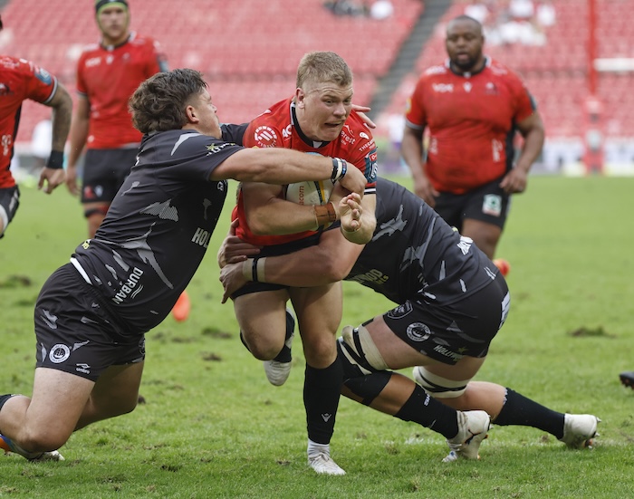 Mission accomplished in Joburg! 🦁🔥

The Lions powered their way into the top eight of the United Rugby Championship with a crucial 34-22 bonus-point victory over the Hollywoodbets Sharks.

🔗:sportsclub.co.za/top-story/lion…