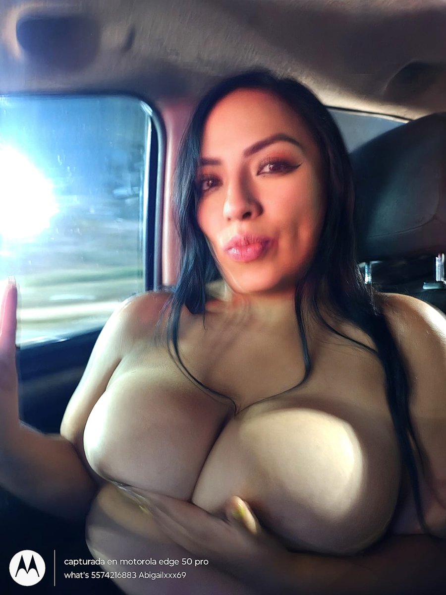 abigailxxx69's tweet photo. Regale mi playera jaja oigan tengo 2 boletos para el edc para mañana domingo jeje https://t.co/5qsLbIyCX8