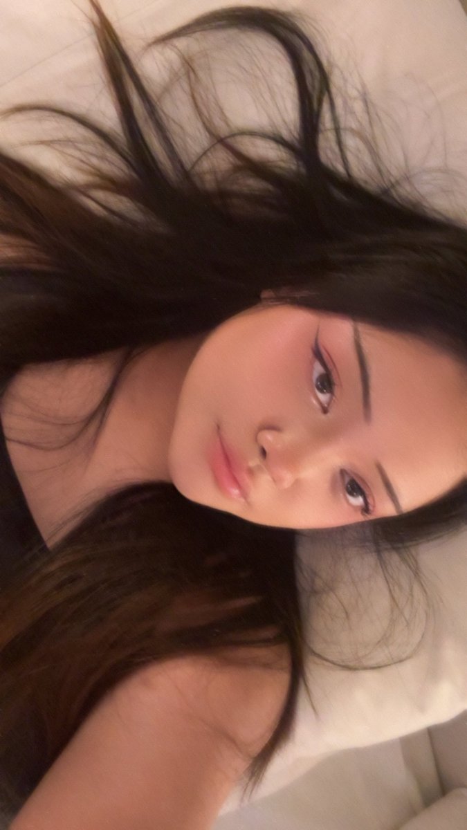MiffyNamii's tweet photo. Vtuber and their Pfp 🫧

It would be a cosplan if I could ever look like my model but she does me justice looking livelier and brighter 🤍 https://t.co/folEkepA18