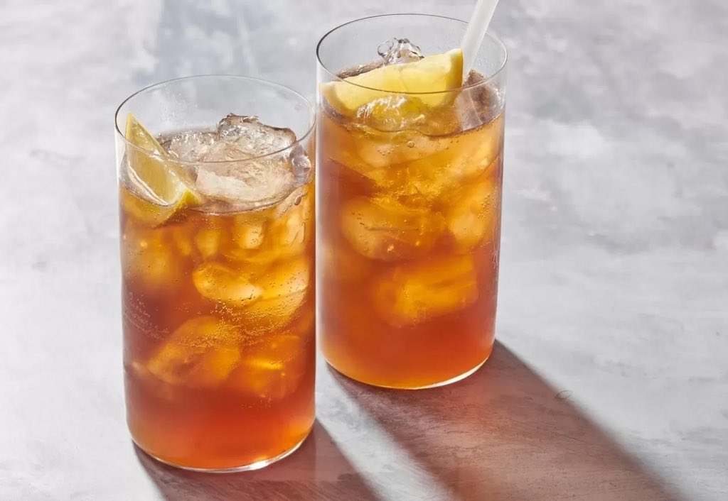 Sejarah Teh 🍵

Tau ga sih kalau teh itu punya sejarah yang panjaaangggg banget 😀

Konon Katanya, teh berasal dari Tiongkok sekitar tahun 2737 SM, ditemukan secara tidak sengaja oleh Kaisar Shen Nung ketika daun teh liar jatuh ke dalam air rebusannya, (kok mirip sama cerita