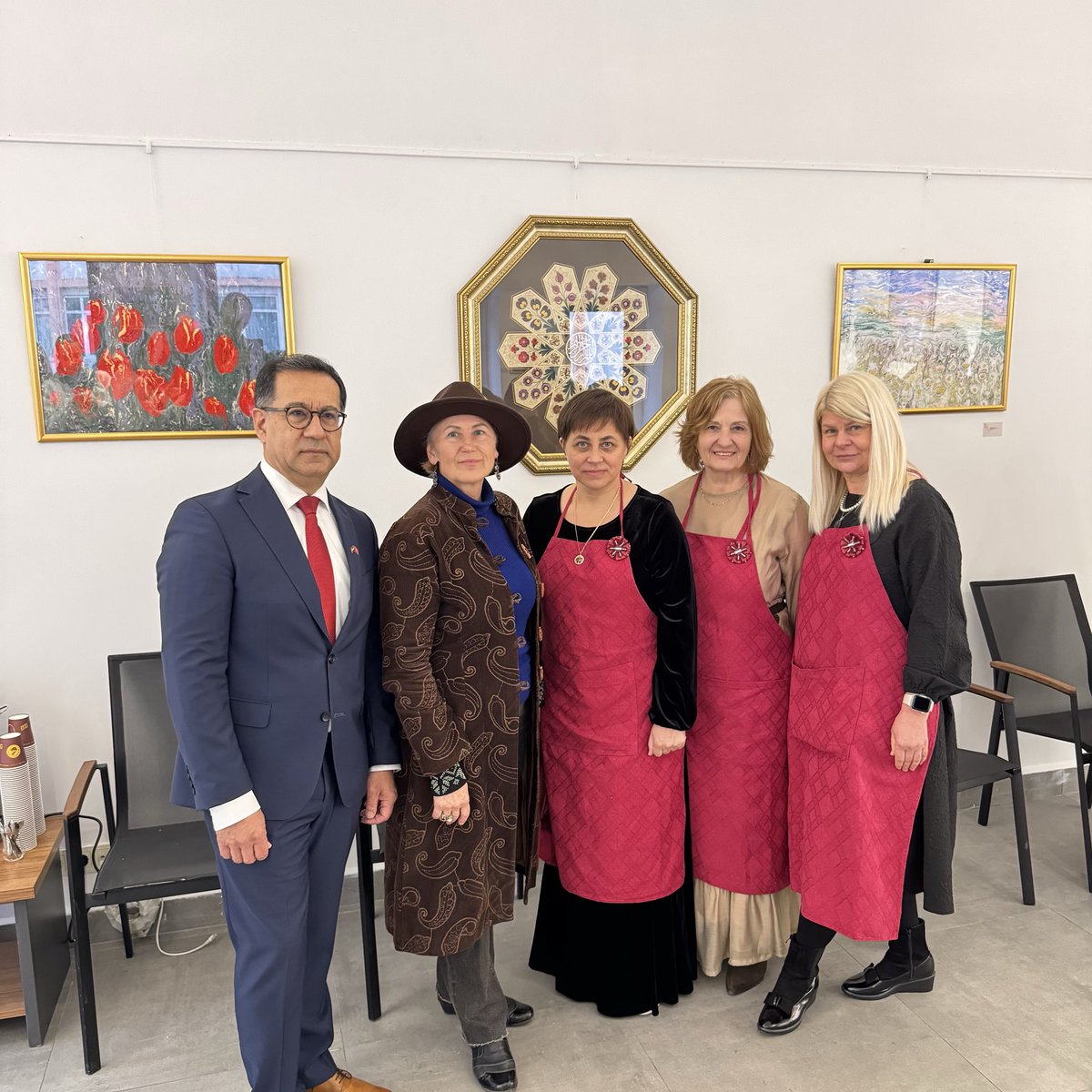 BahtijorsHasans's tweet photo. At Sultan Mehmet Square in Istanbul, 🇱🇻artists Dzintra Žvingule, Natālija Jumiķe &amp; Ilze Krage joined 🇹🇷Ebru master Özden Aydın for a unique exhibition. Born in the East, Ebru now meets Northern European sensibility. Thanks to all organizers, artists &amp; supporters  #Latvia #Turkey https://t.co/LvTHLoDv4h