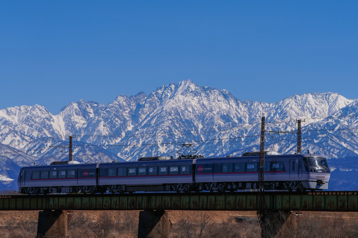 2026.2.22 綺麗に見えた立山連峰バックにキャニオンとダブルデッカーの