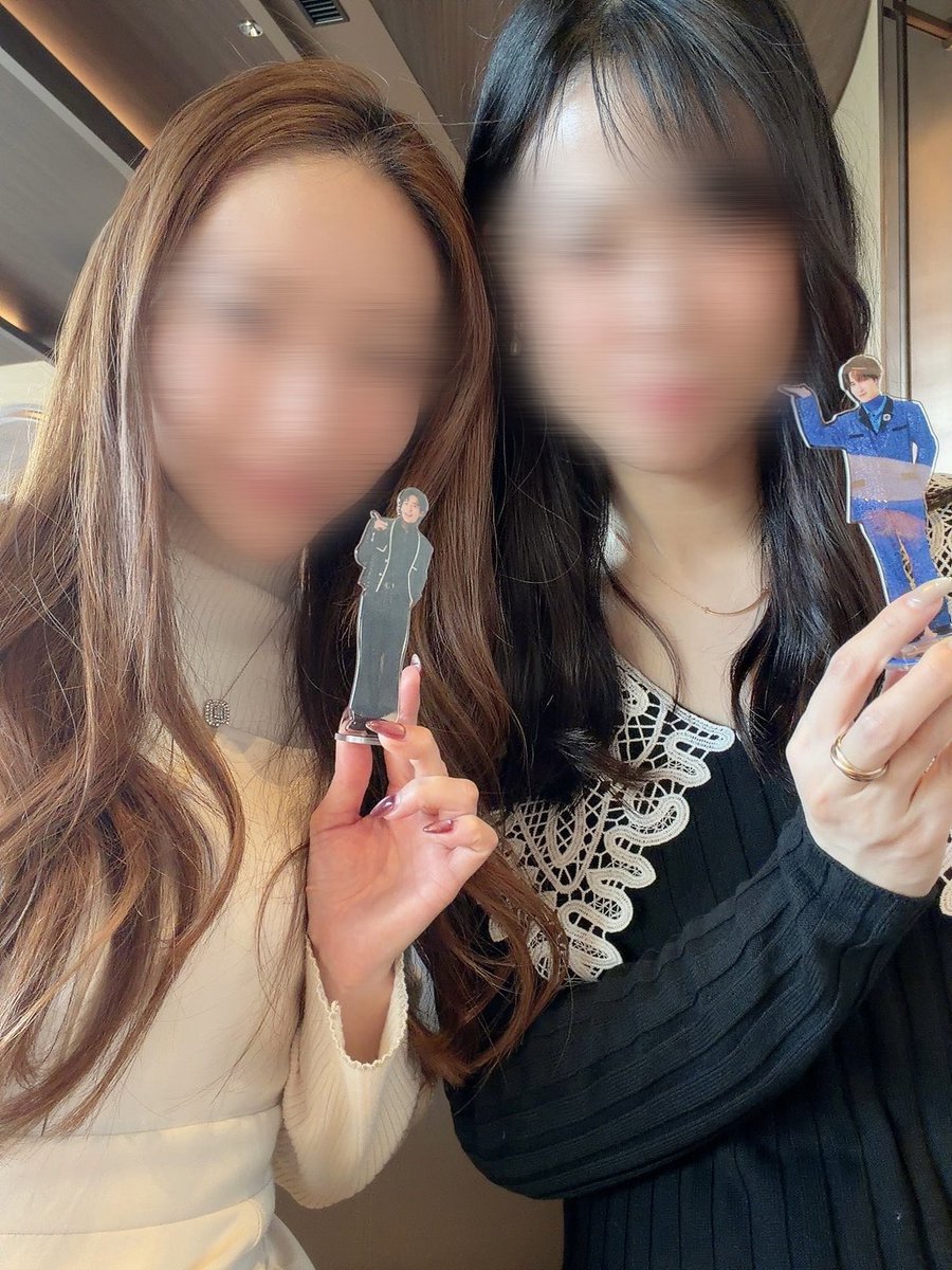 snow_memeluv's tweet photo. ちひちゃんと初デュシタニ🩵🩶
めめなべ連れてアフタヌーンティーしてきた🫖🫧
去年にいちごの季節になったら行こ〜って話しててもう昨日の出来事なの早い恐ろしいおいぴたのぴかった🍓 https://t.co/KC63PJsk3M