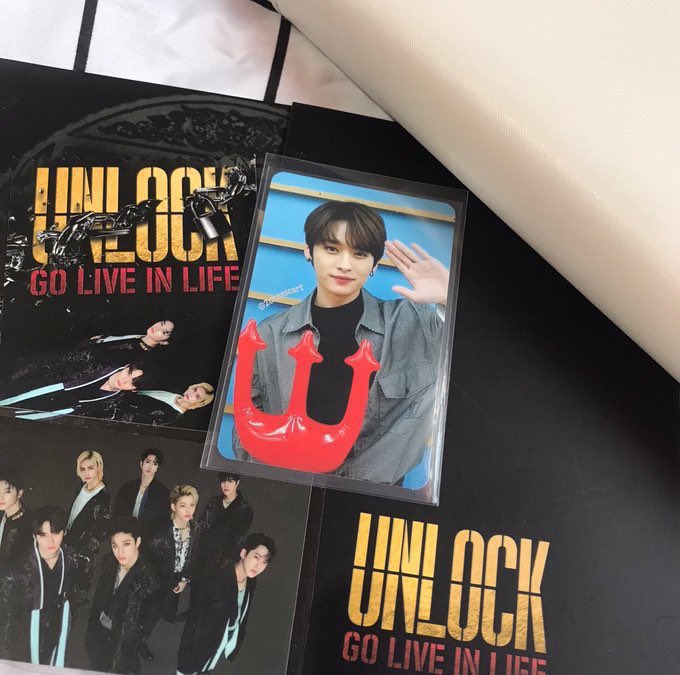 ( rush selling ) wts lfb stray kids skz ph. 
lee know go live in life ar set 🎯

𓍼 selling for ₱2,000 ! ( payo )
〰️ in good condi, but don’t claim if sensi ⭐️

— mine or dm to claim 🪐