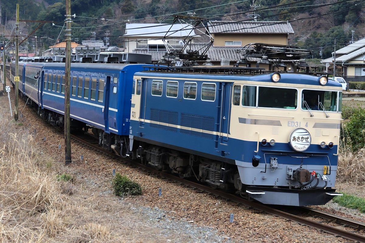 今日はブルトレ風機関車のヘッドマークが「あさかぜ」❗️🙌 そして