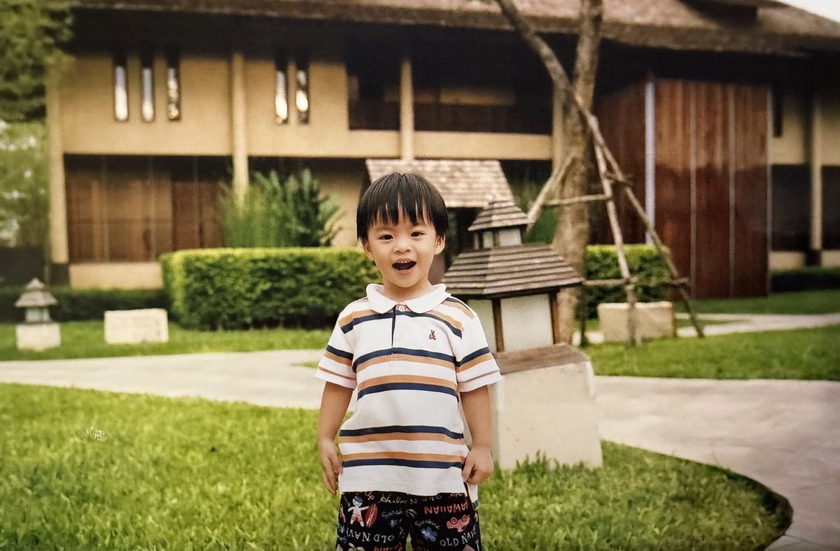 รูปนี้แม่ชอบค่ะ วันไหนได้ค้นรูปก็จะประมาณนี้ ลงรัว ๆ ค่ะ 🤭🤣

#YoungMARCKRIS
#MARCKRIS
#BUSbecauseofyouishine