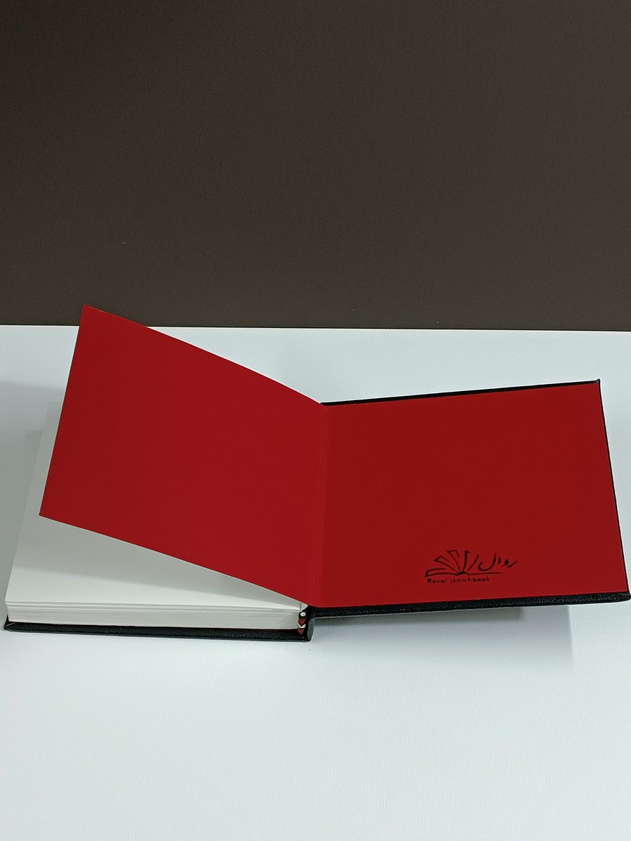 اِلی ناز tweet media