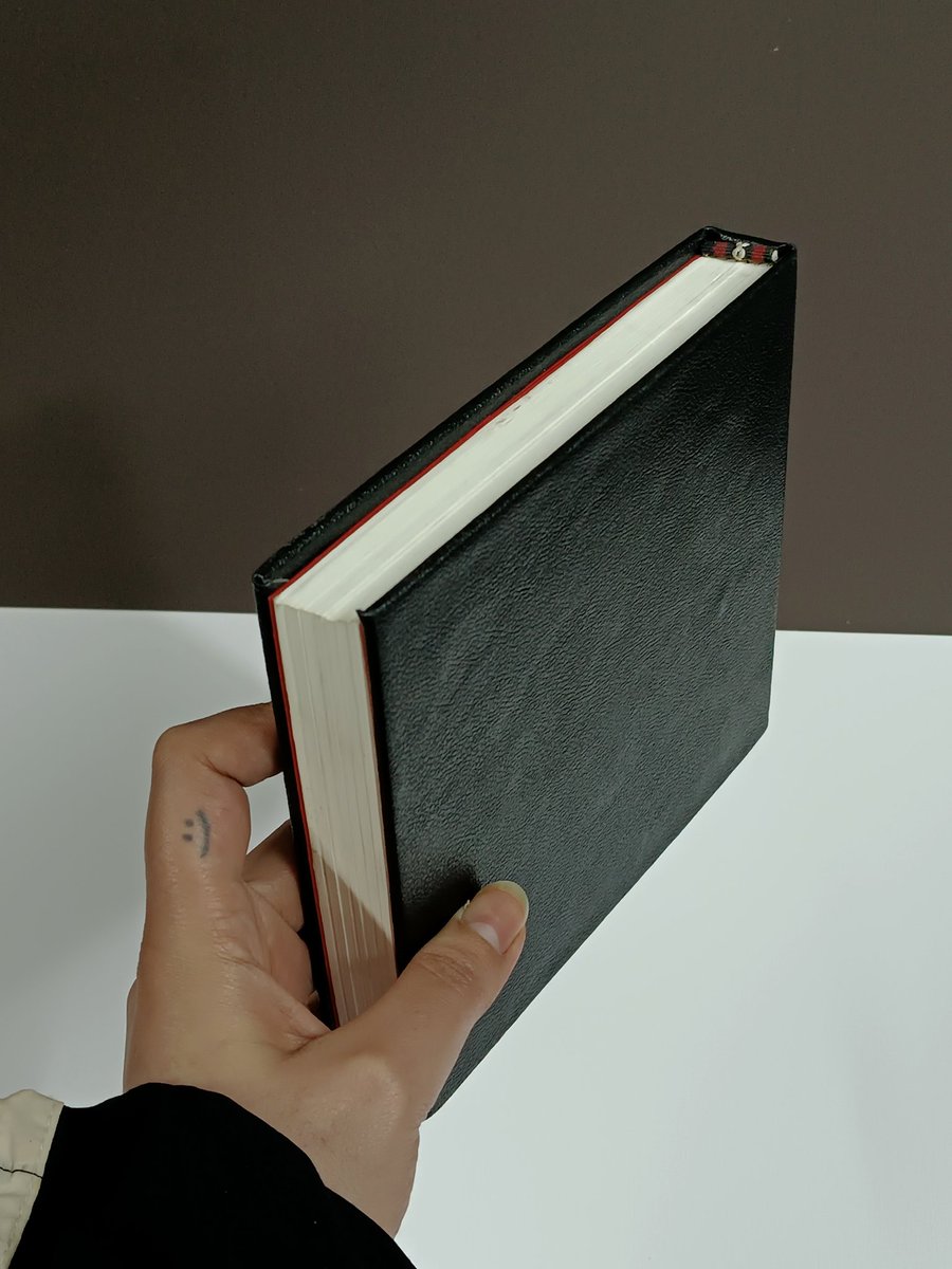 اِلی ناز tweet media