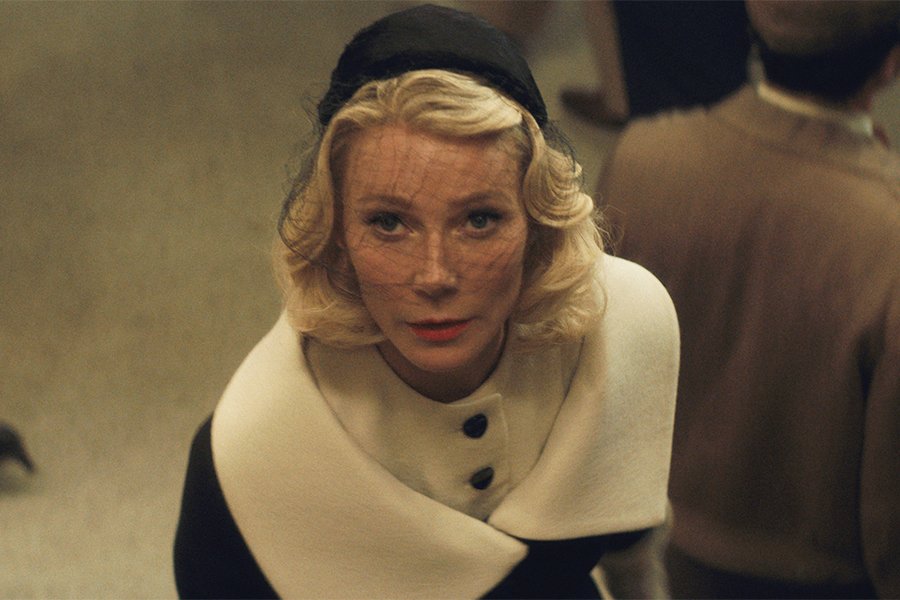 Taburan konflik, ambisi setaraf obsesi, serta kelakuan Marty yang layak dapat instant karma bikin MARTY SUPREME jadi film berintensitas tinggi dan bikin gemas!

Kocak, gak ngotak, di luar nalar! Kelakuan amoral Marty ngeselin, tapi malah ditungguin! Pengalaman sinematik unik!