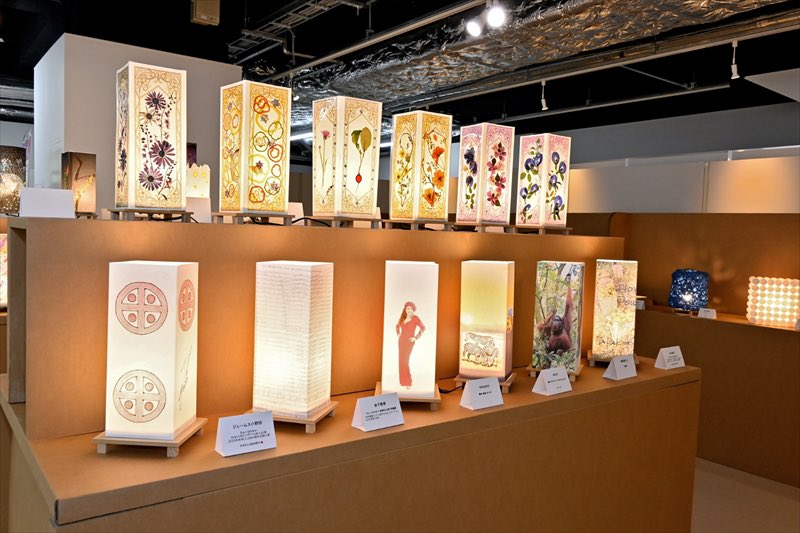 東日本大震災からの復興を支援するため、著名人やアーティストらが制作