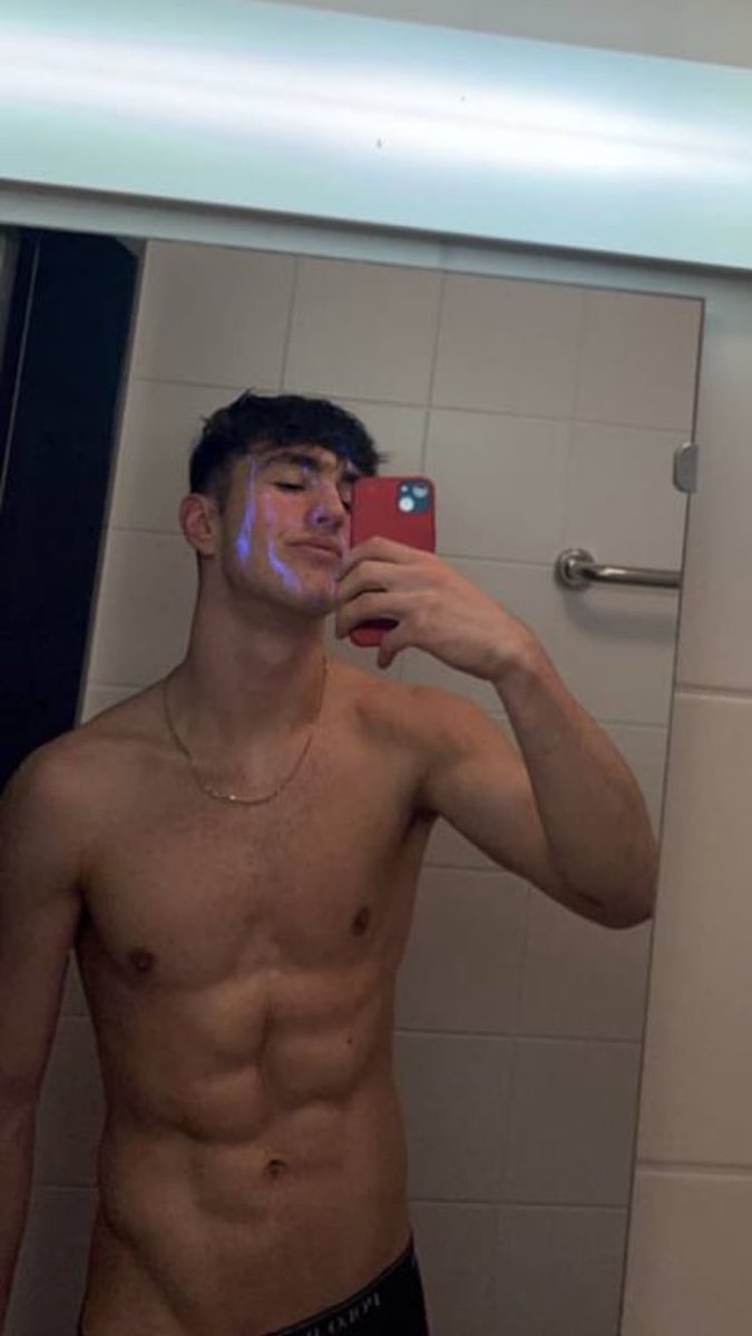 Almondcat99's tweet photo. #gay #fitguys #twunk https://t.co/6U695O5v0c