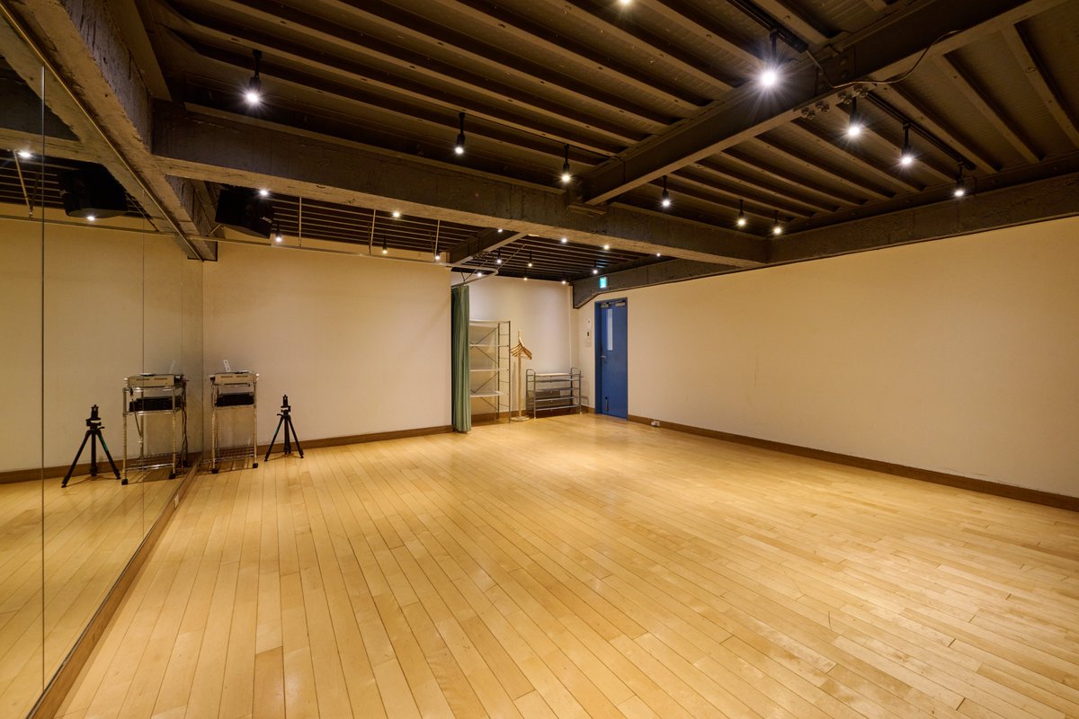 【スタジオ豆知識💡】

4Fは“白リノリウム床”仕様。
光を反射しやすく、撮影映え◎📸
5F・6Fは“フローリング”。
リハーサルやレッスンに最適な安定感🏃‍♀️

用途に合わせてフロア選びができるのも特徴です！

#新宿マイスタジオ
＃ウォーキングレッスン