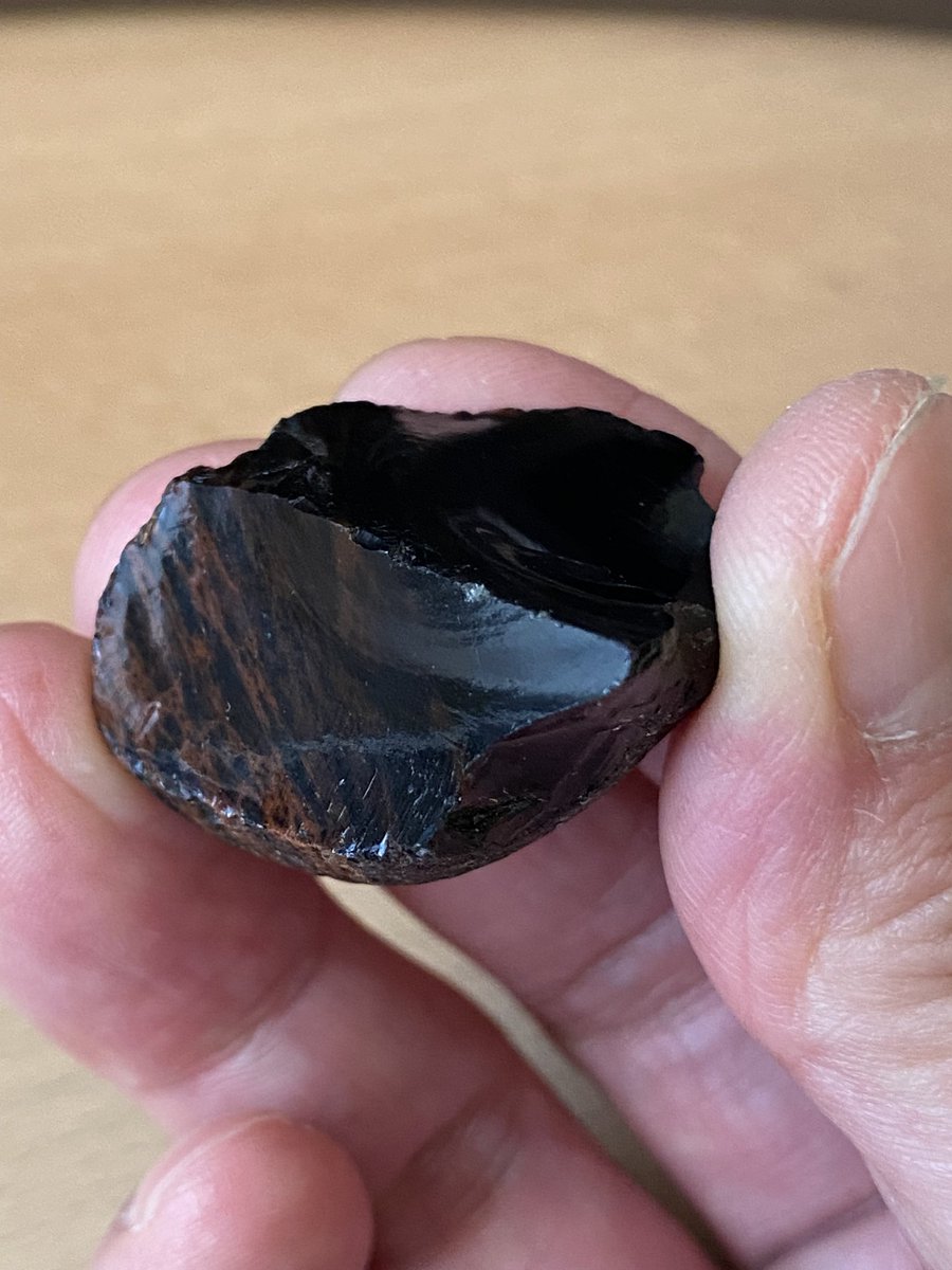 同じお店で、十勝石（黒曜石）のカチ割りを。 マーブル模様が出ている