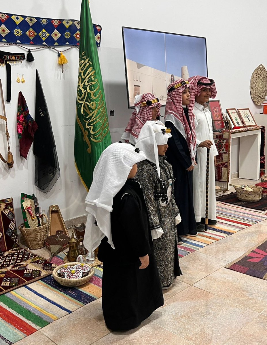 بكل فخر واعتزاز، نظّمت جمعية برمجيات حاسوبية  فعالية بمناسبة #يوم_التأسيس، إحياءً لذكرى تأسيس الدولة السعودية الأولى.
وتضمّنت الفعالية برامج وأنشطة اجتماعية وثقافية عكست عمق التاريخ الوطني، وعزّزت قيم الانتماء والولاء،  حفظ الله وطننا وأدام عليه الأمن والاستقرار والازدهار 🇸🇦