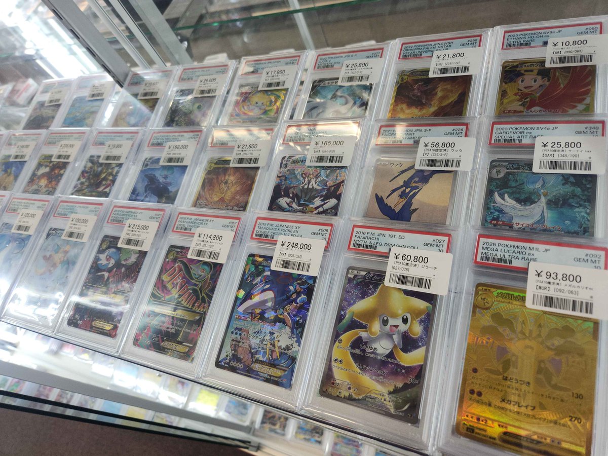 ✨ショーケース紹介✨】 ✓ピカチュウ 1ED 相場¥1,100,000が