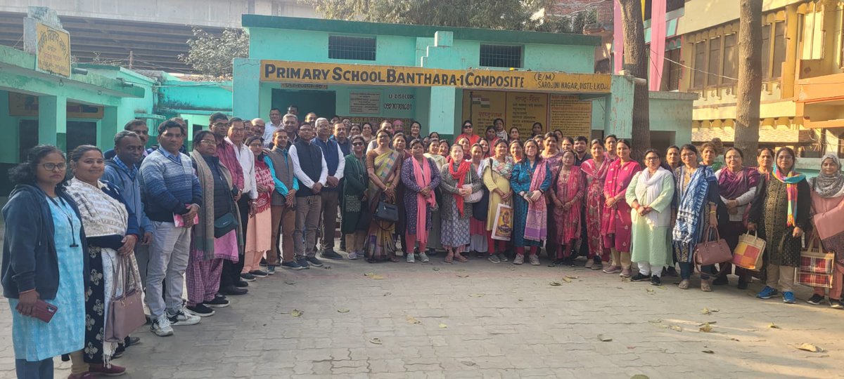 #JusticeForTeachers

जब हम सेवा में आए थे तो उस समय की सेवा सम्बन्धी सभी अहर्ताएं पूरी की थी ।  2010 में सभी शिक्षकों को टेट क्वालिफाई करने का नियम लाया गया ,  45 से 56 वर्ष की उम्र में शिक्षकों को अपनी नौकरी बचाने के लिए टेट परीक्षा उत्तीर्ण करने का आदेश अमानवीय है । इस आयु में