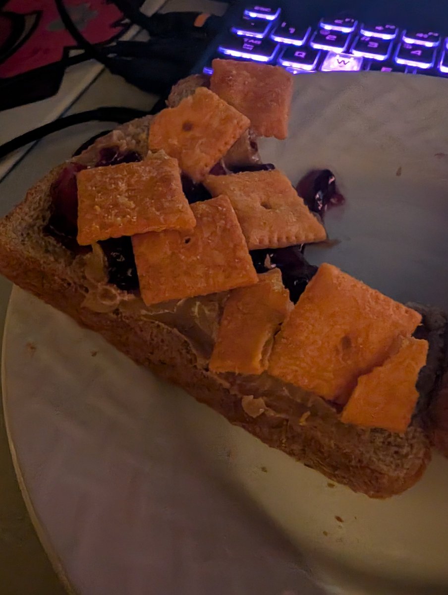 ChainBreakTweet's tweet photo. My friends are telling me I'm weird for eating my peanut butter and jelly with Cheez it. Like do you guys do things like this https://t.co/P8NfbCbU1j