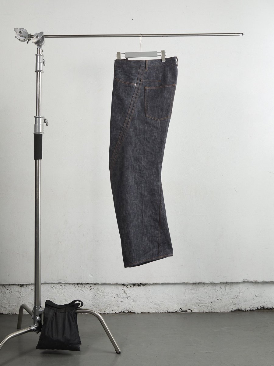 MatsuyamaDisarm's tweet image. NVRFRGT (ネヴァーフォーゲット)

3D TWISTED WIDE LEG JEANS – Raw

3D TWISTED JORTS – Raw

size/ 1.2.3

#newarrivals #instocks #NVRFRGT