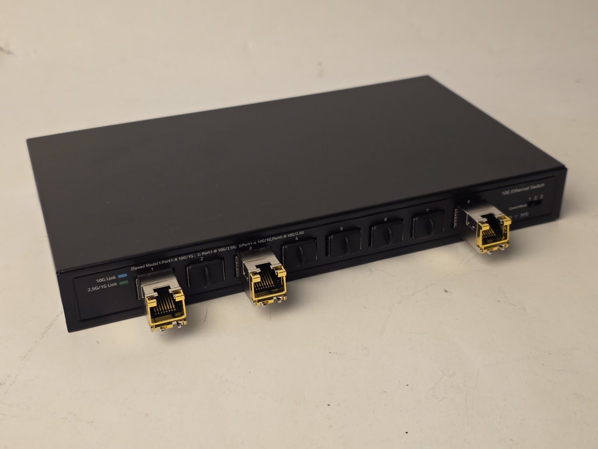 Dans le prochain Uber Hardware, on parle de fibre 8 Gb/s, de réseau 10 Gb/s et le tout au meilleur prix possible :)