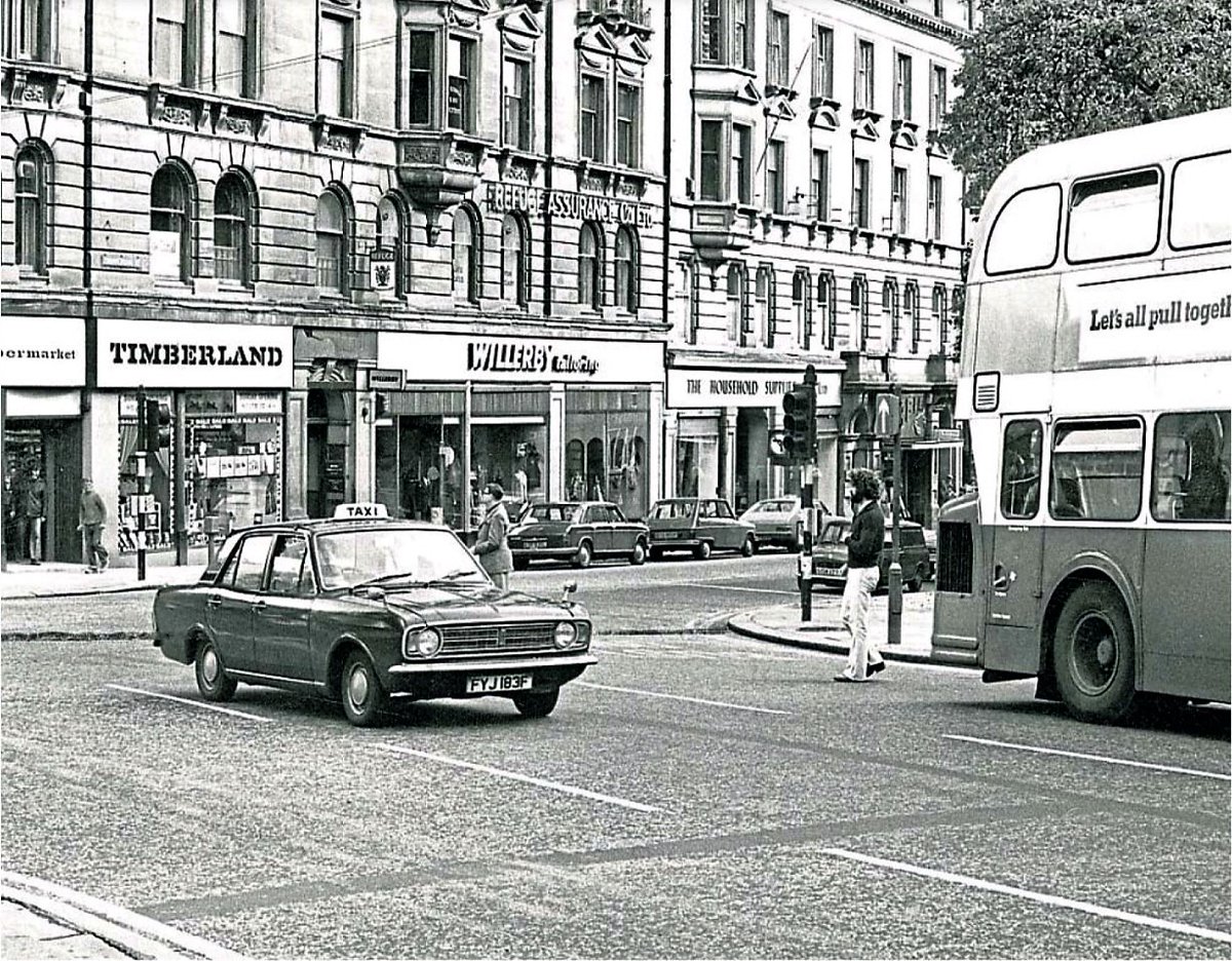 dundeewestend's tweet image. With thanks to SJ Bogue and Dundee Memories, a great photo of Commercial Street looking from the High Street back in 1977.

#Dundee