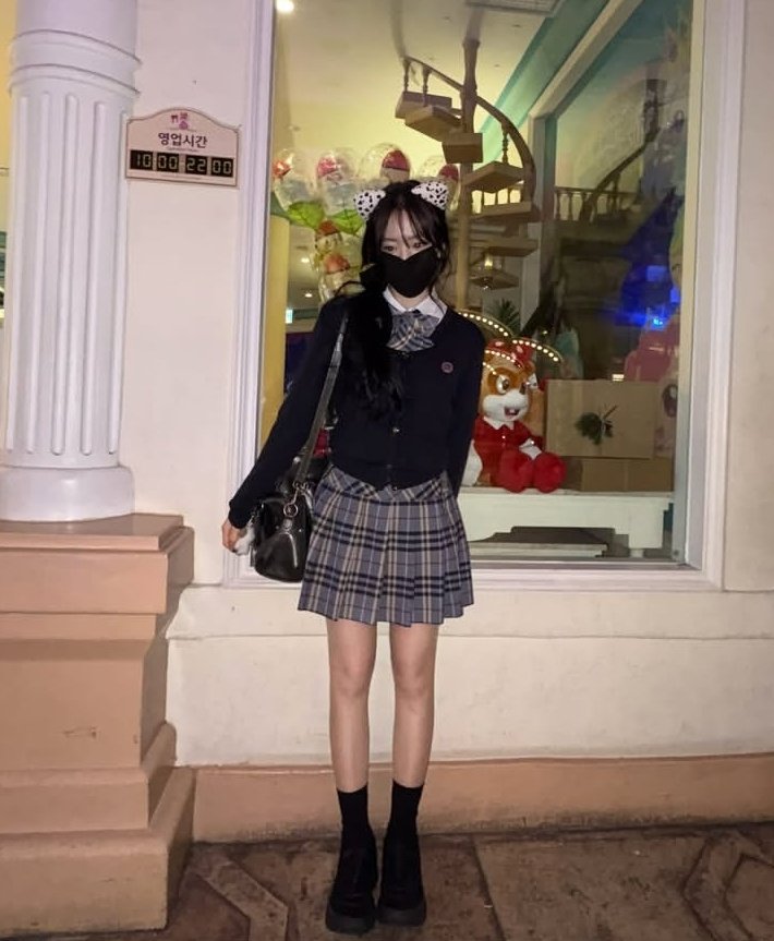 Actress SO ARIN and MINJU hangout together during her Seollal break. They were friends for a long time. 

#ILLIT #아일릿 #MINJU <a href="/ILLIT_official/">ILLIT official</a>