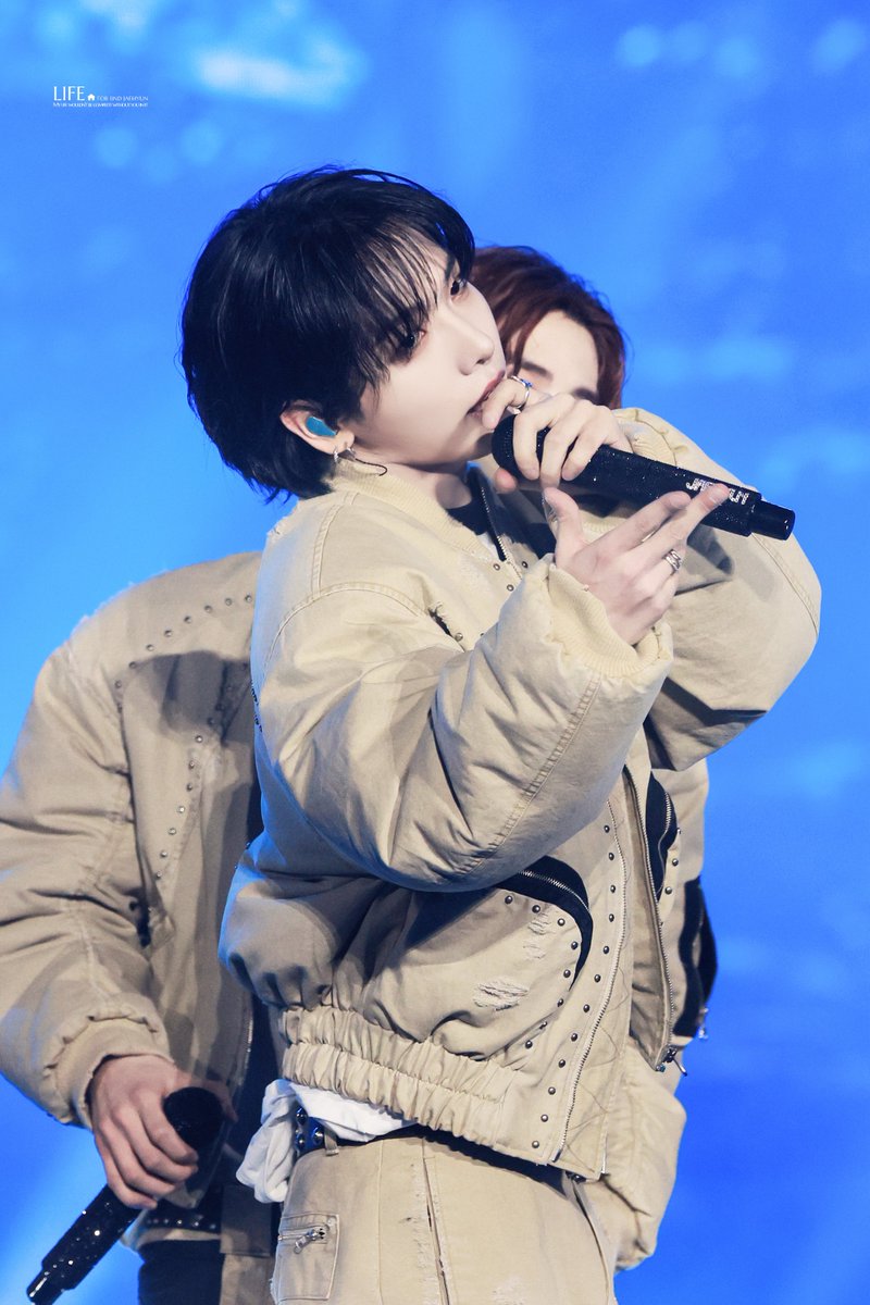 ๐๐๐๐ tweet media