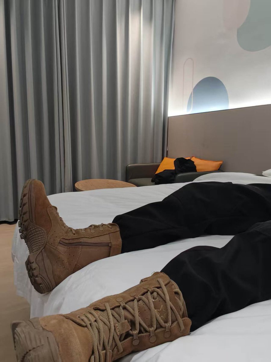 foot lover tweet media