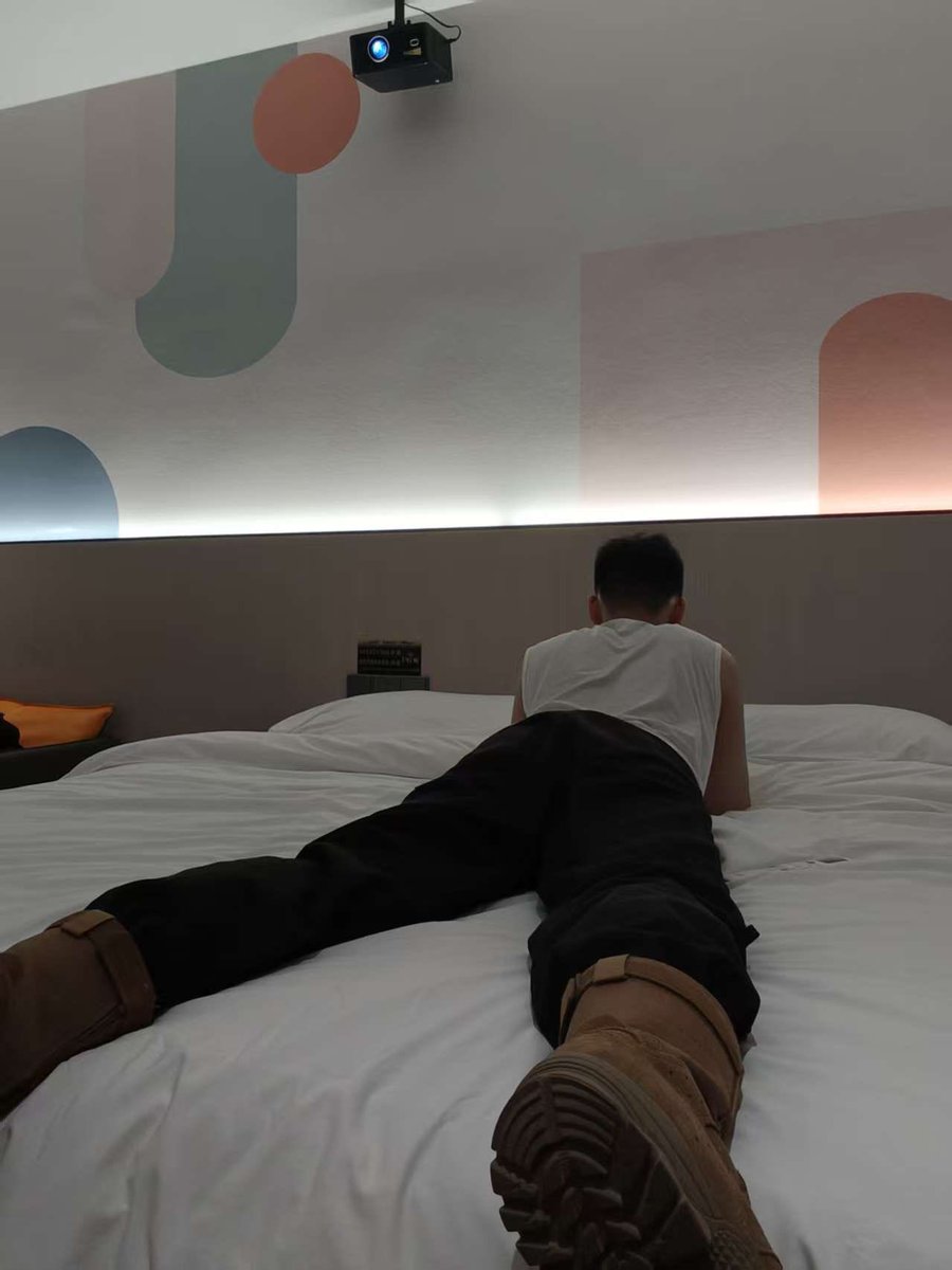 foot lover tweet media