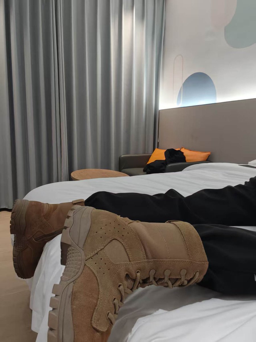 foot lover tweet media