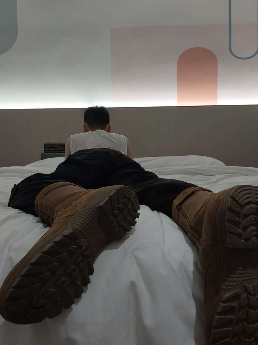 foot lover tweet media