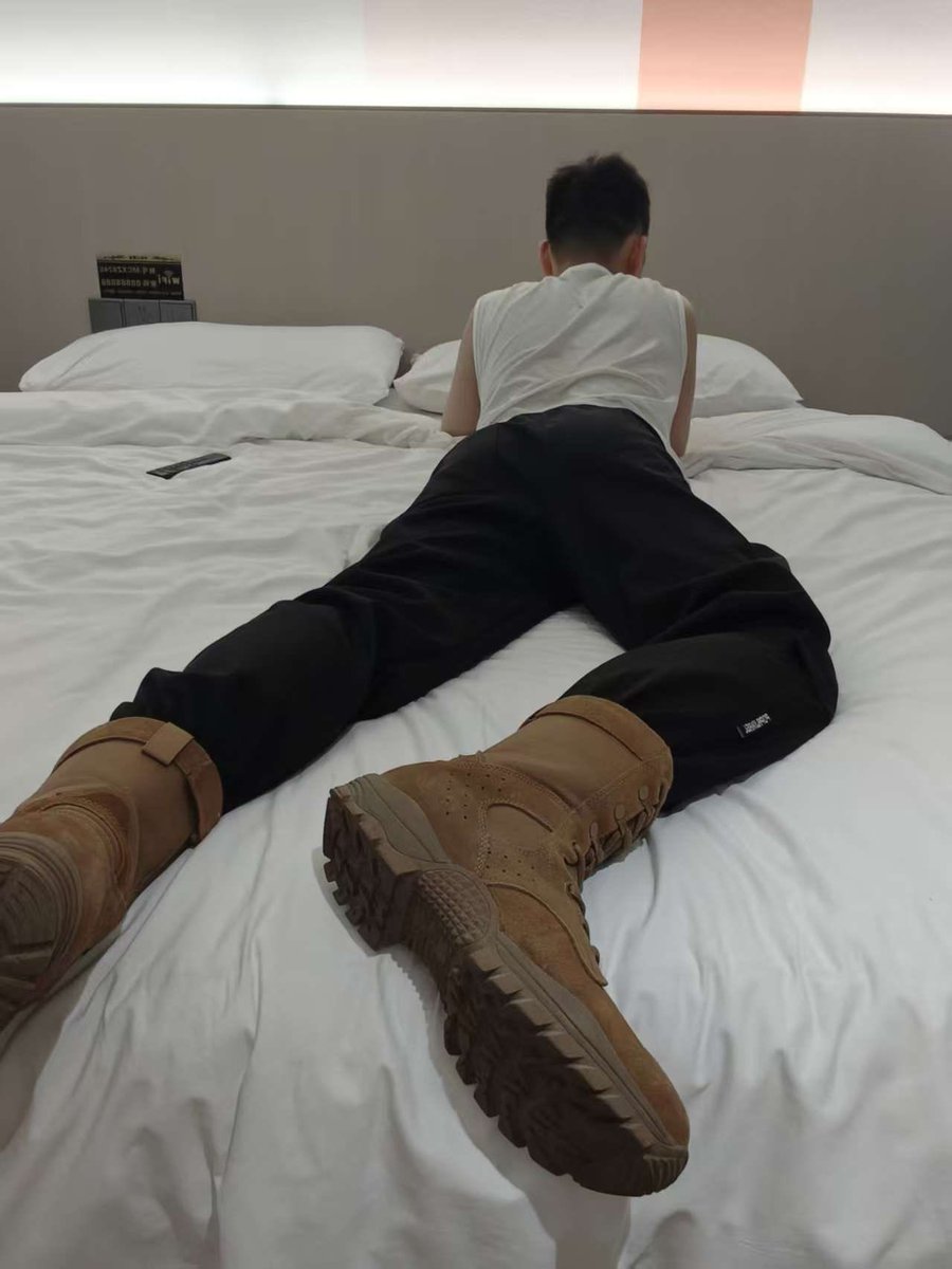 foot lover tweet media