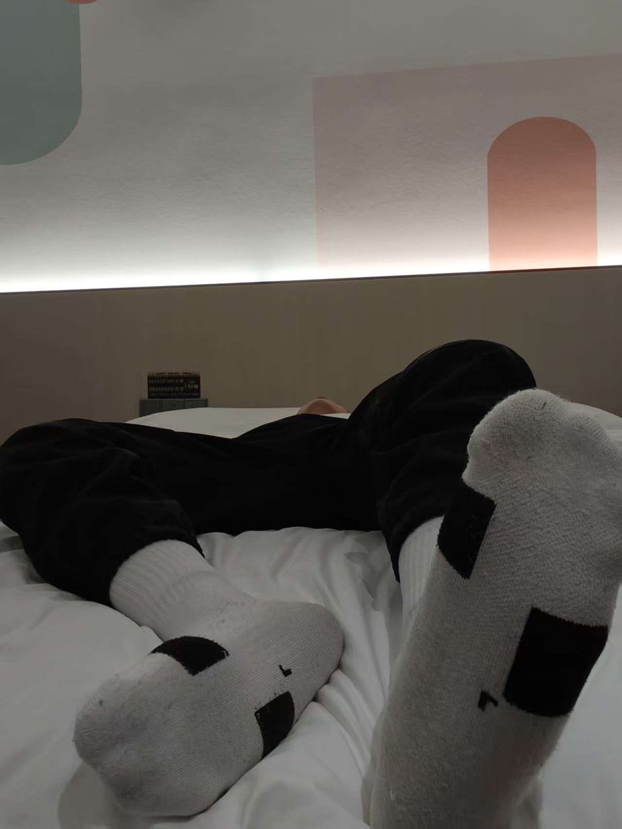 foot lover tweet media