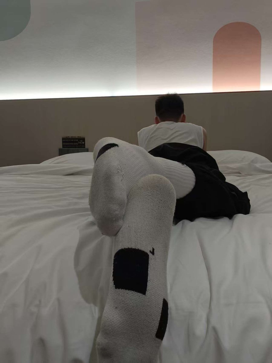 foot lover tweet media