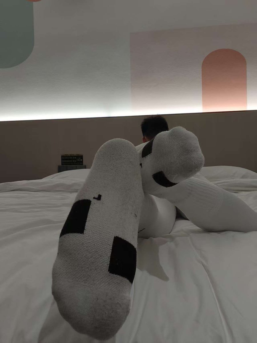 foot lover tweet media