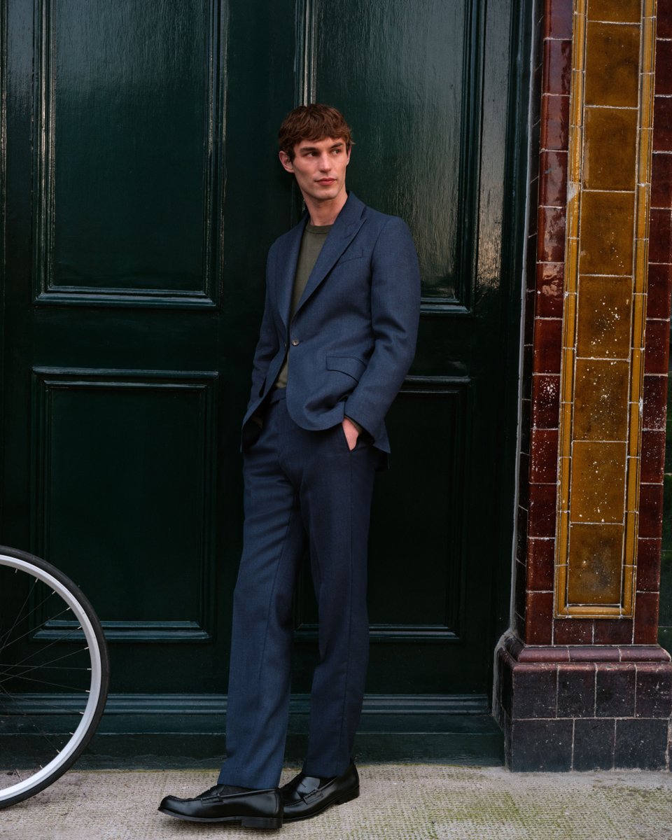 MANGO_Man's tweet image. Our latest sartorial collaboration keeps structure where it matters, and freedom everywhere else.  

Find the suit made to move with you in Mango Tailored by Richard James, available in selected stores and at go.mango/richardjames
#MangoMan
