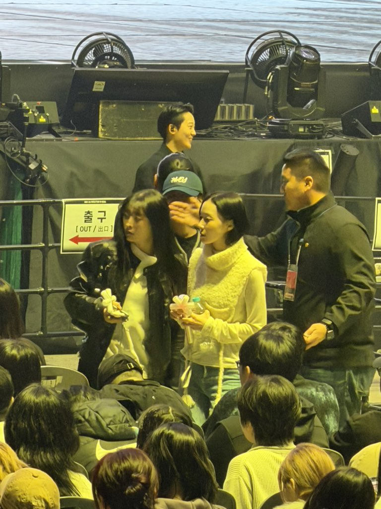 luv_miyeoni's tweet photo. 아이들 콘서트
에스파 윈터
Aespa winter https://t.co/bA9trH8DWN