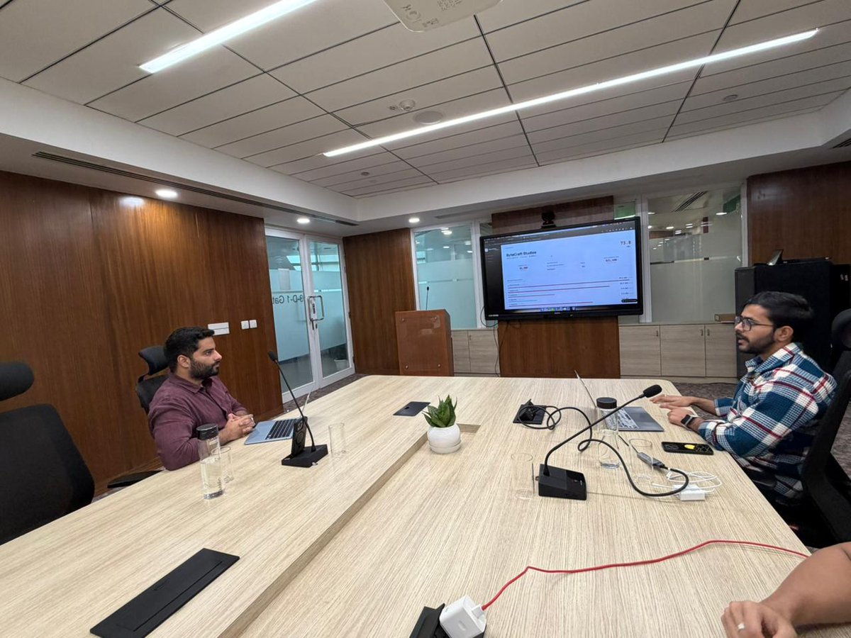 Emergent tweet media