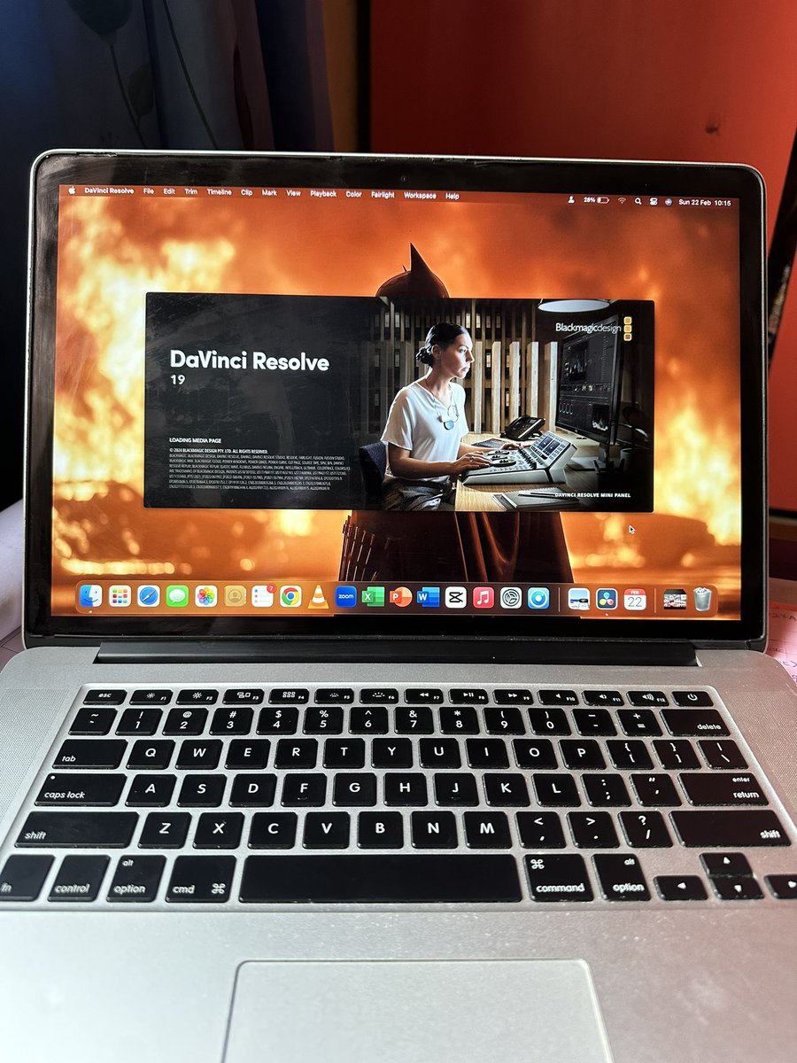 jntstudios's tweet photo. Made a big boy purchase !! 

MacBook >>>>>>>> https://t.co/WS7anTiGJm