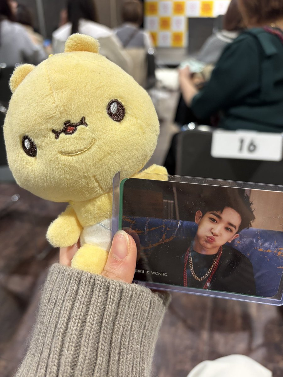 minmint1212's tweet photo. ウォノ(というかMONSTA X)って昔からだけどファンのこと一番に考えて撮可にしたり、スキンシップ(言い方合ってないかも笑)OKにしたり、、
ほんとファンを大事にしてくれてて幸せだったーーー！！！
初めて長時間目を見てくれてあの近距離で話したから頭が真っ白でした😇
明日もたのしみ🐰❤️ https://t.co/QVktyQ20r1